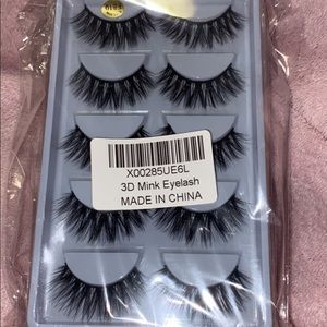 bundle of false lashes